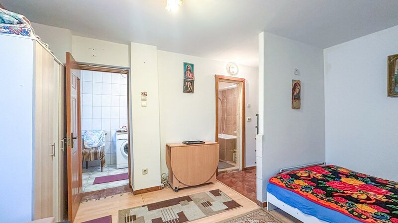 Doamna Ghica, Luntrei, garsoniera de vanzare.